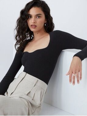 Black Long-Sleeve Sweetheart Neck Top